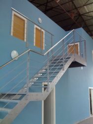 Ocelové svařované nerezové schodiště